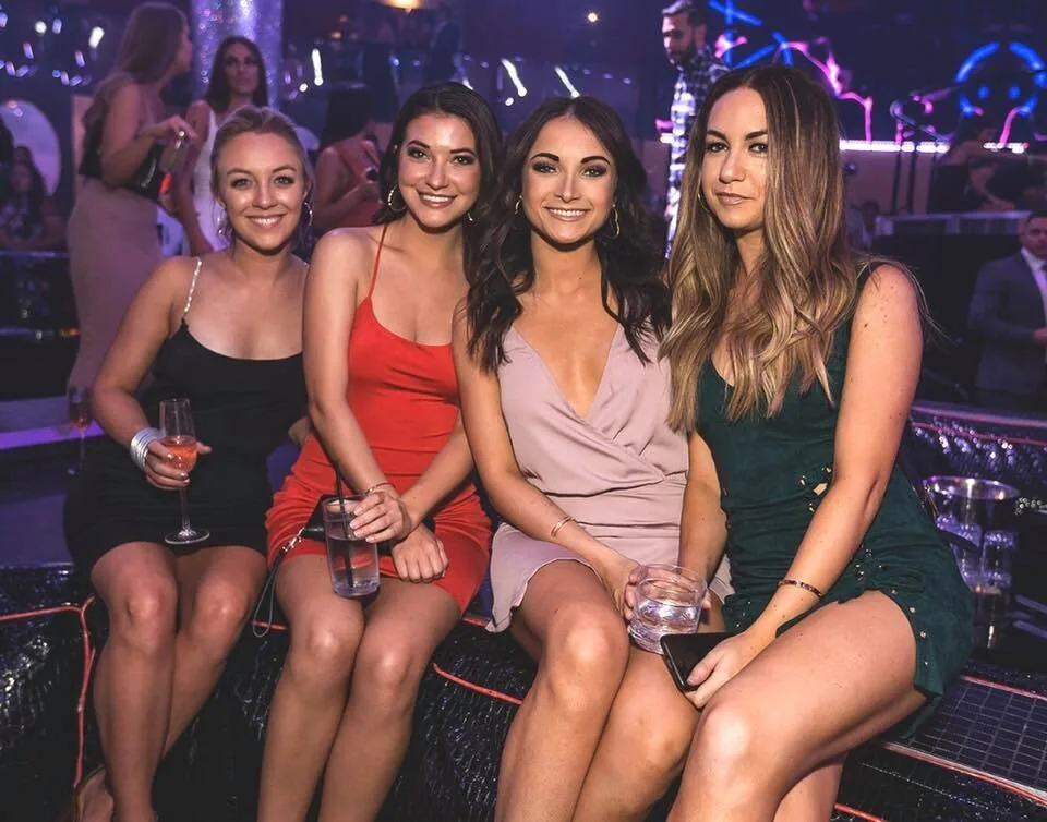 Titanic Night Club Girne — VIP loca ve gece kulübü atmosferi